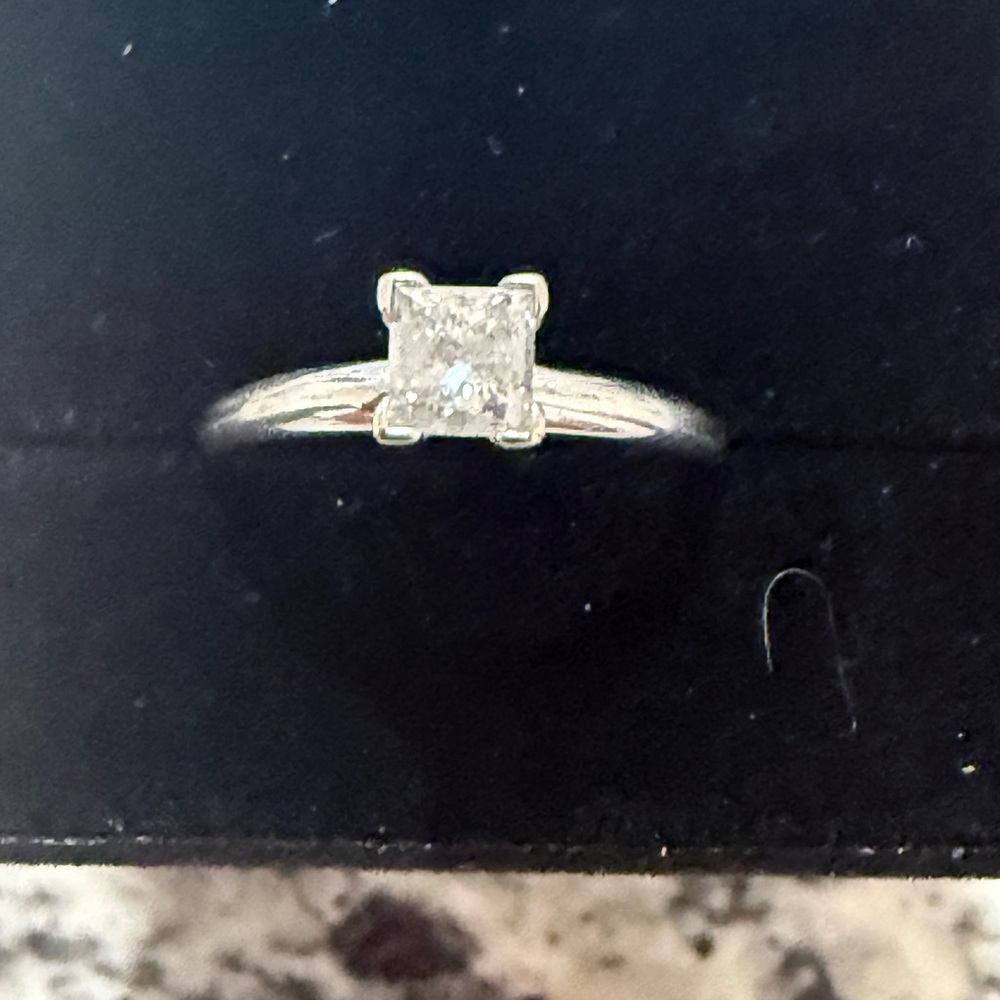 Elegant Silver Solitaire Ring With Square-Cut Cle… - image 3